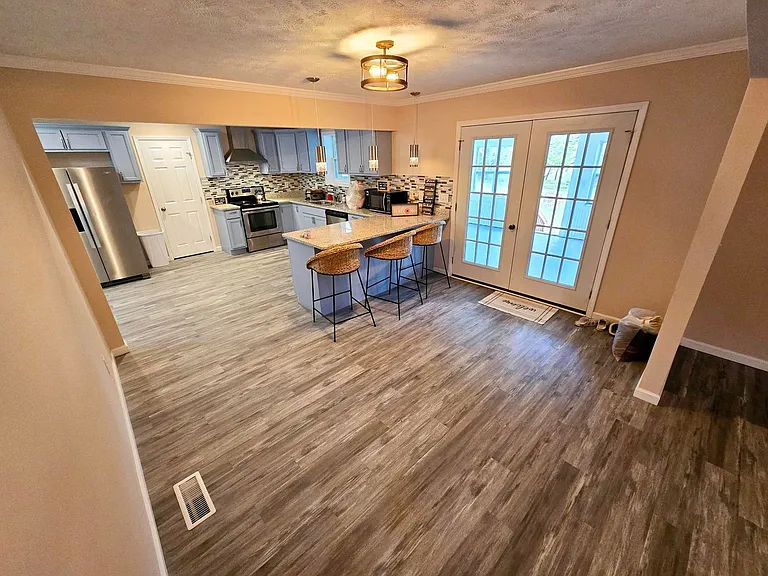 220 Teague Trl — Photo 12