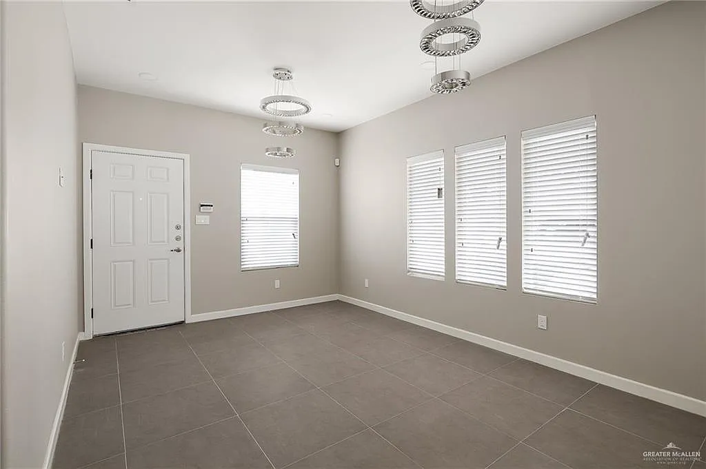 2 bed, 2.0 bath, 1026 sqft, $1,050 — Photo 3