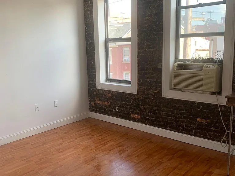 1433 Poplar St #3A — Photo 1