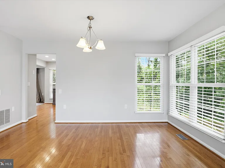 423 Foxridge Dr SW — Photo 11