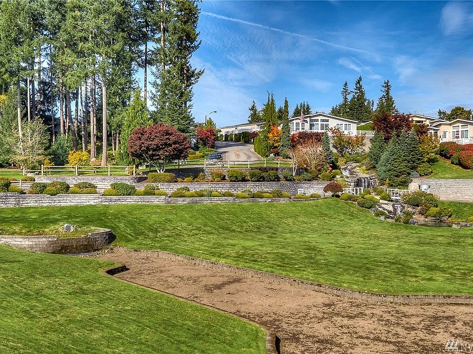 The common area key in Water Gardens is behind your home and is maintained by the HOA. Notice the water fall you can enjoy from your backyard. 