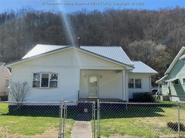 93 Beebe St, Holden, WV 25625