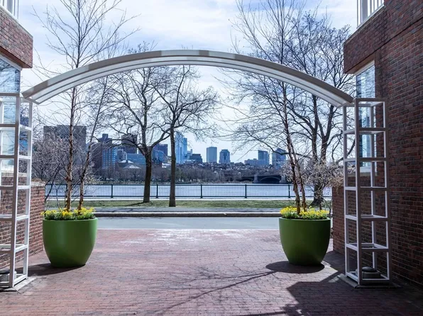 75-83 Cambridge Pkwy #E804, Cambridge, MA 02142