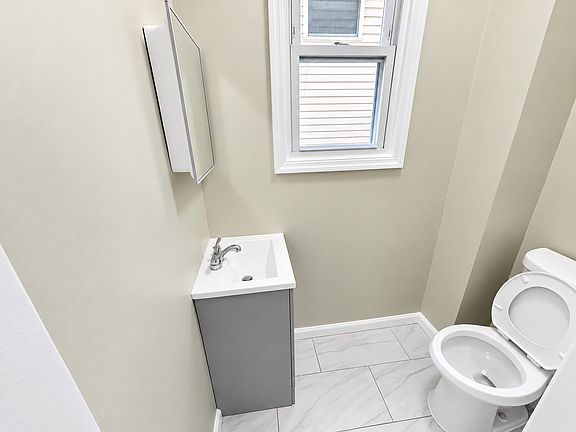 3rd image of 307 W Runyon St Floor 2