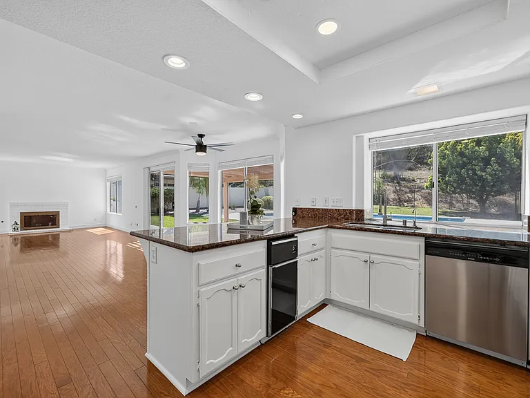 13887 Carriage Rd — Photo 24