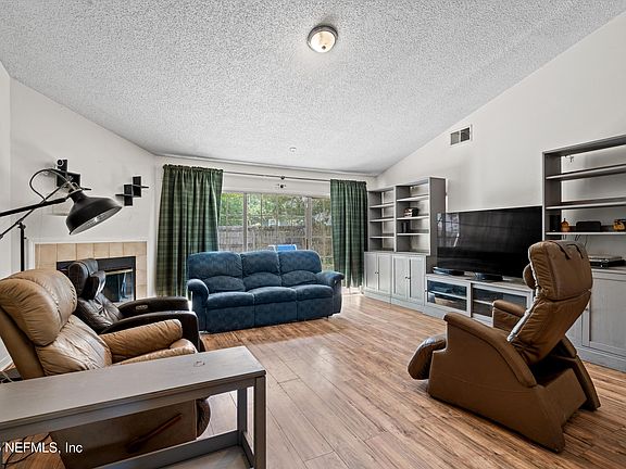 2nd image of 8182 LOCH LOMOND Lane