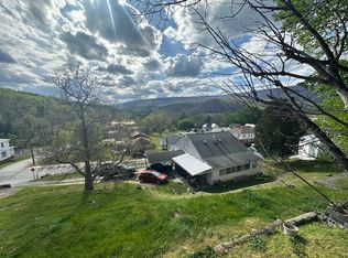 1003 College St, Narrows, VA 24124