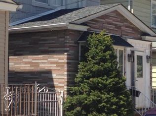 7820 87th St, Ridgewood, NY 11385