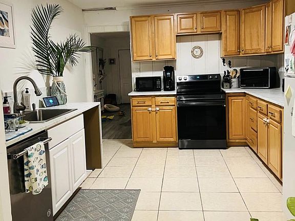 3rd image of 419 57th St