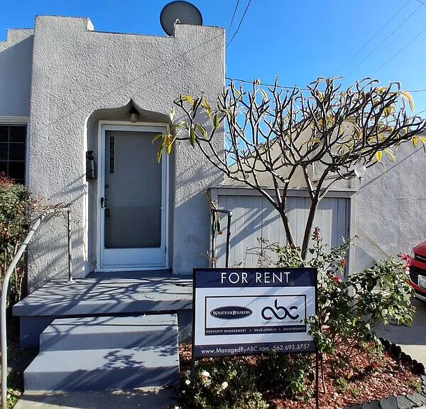 12818 E Penn St — Photo 3