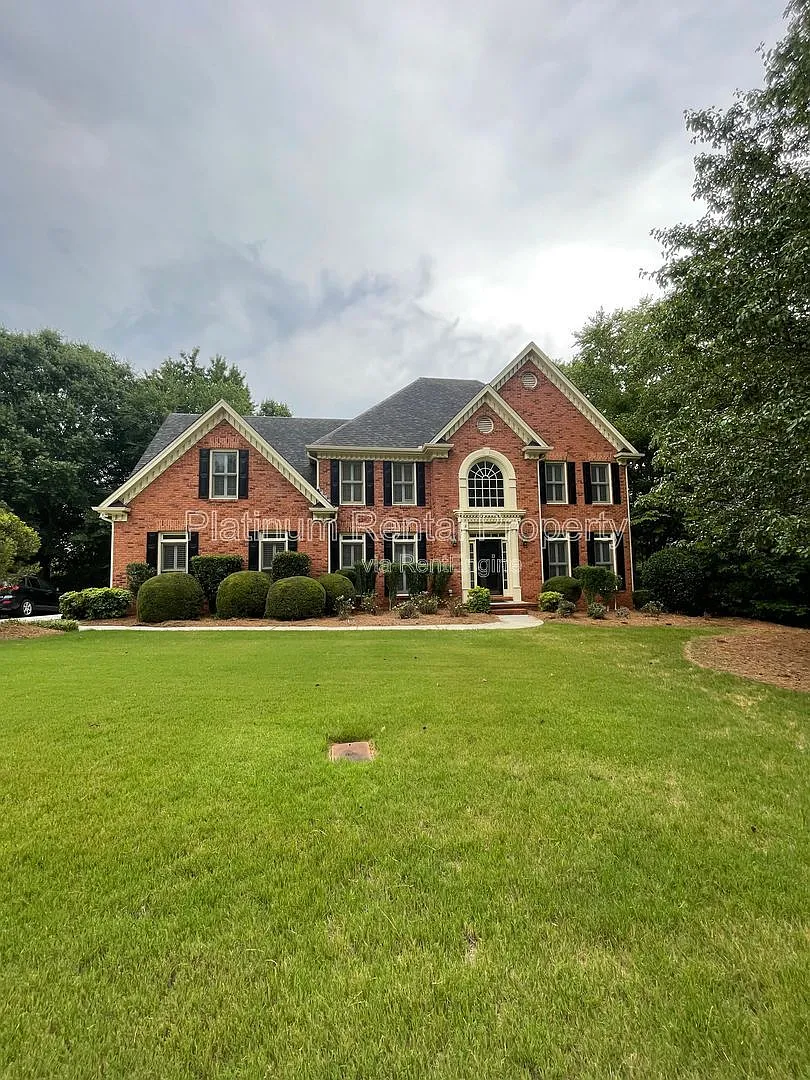 5 bed, 3.0 bath, 4540 sqft, $3,295 — Photo 1