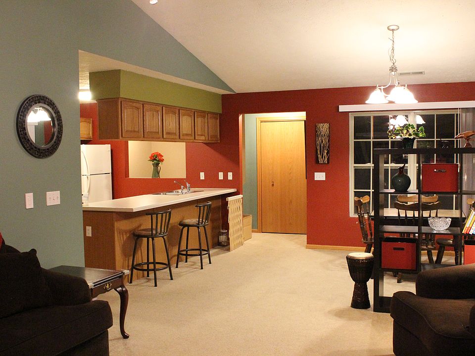 Entry/Kitchen Area