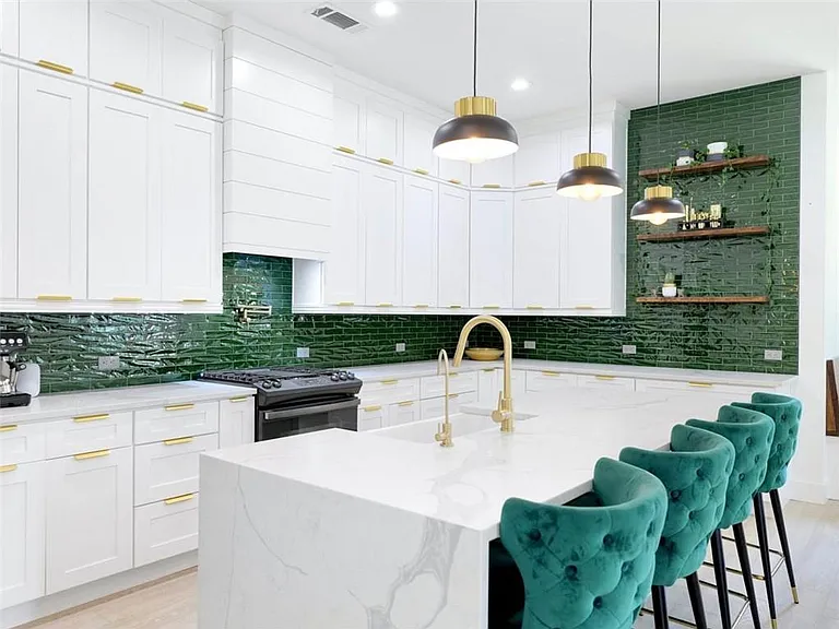 379 Enota Pl SW — Photo 8