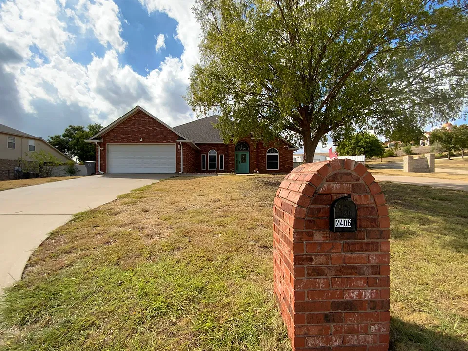 2406 NW Faircloud Cir