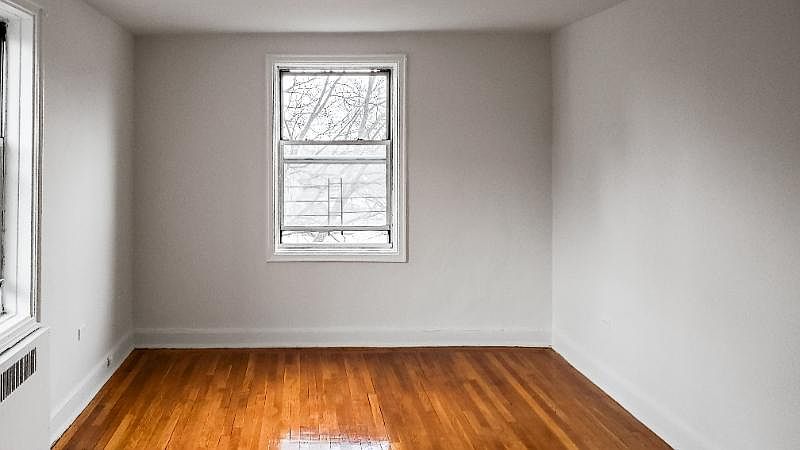 1st image of 712 Larchmont Acres APT B