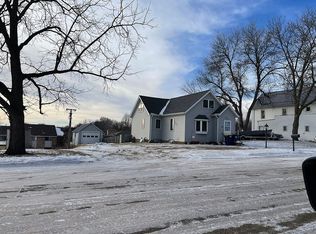117 W Van Dusen St, Springfield, MN 56087