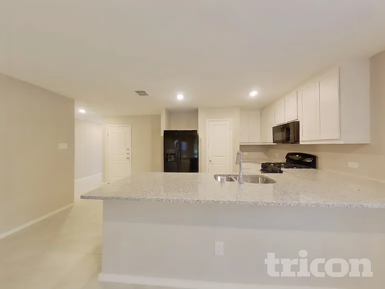 1704 Claireborne Ct — Photo 5