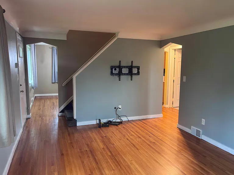 211 Verdant St — Photo 9