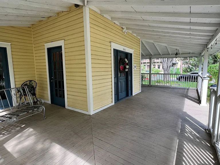 523 W Oak St — Photo 23