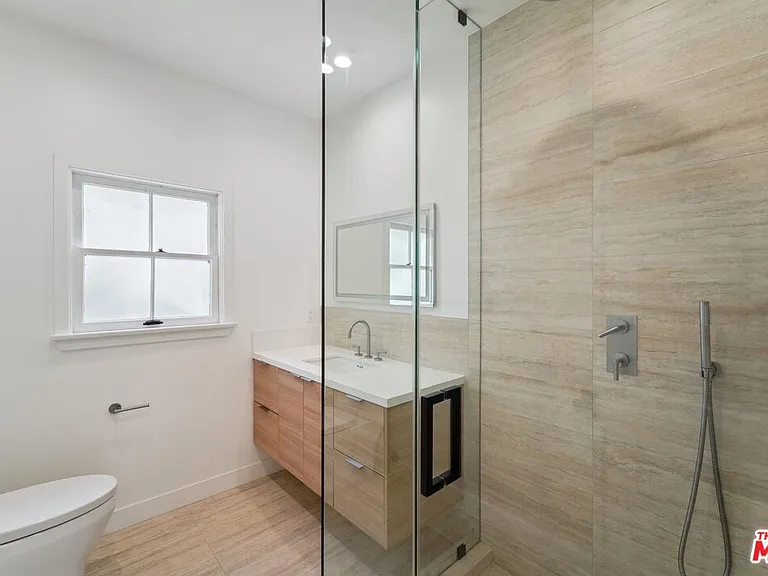 9122 W 3rd St — Photo 21