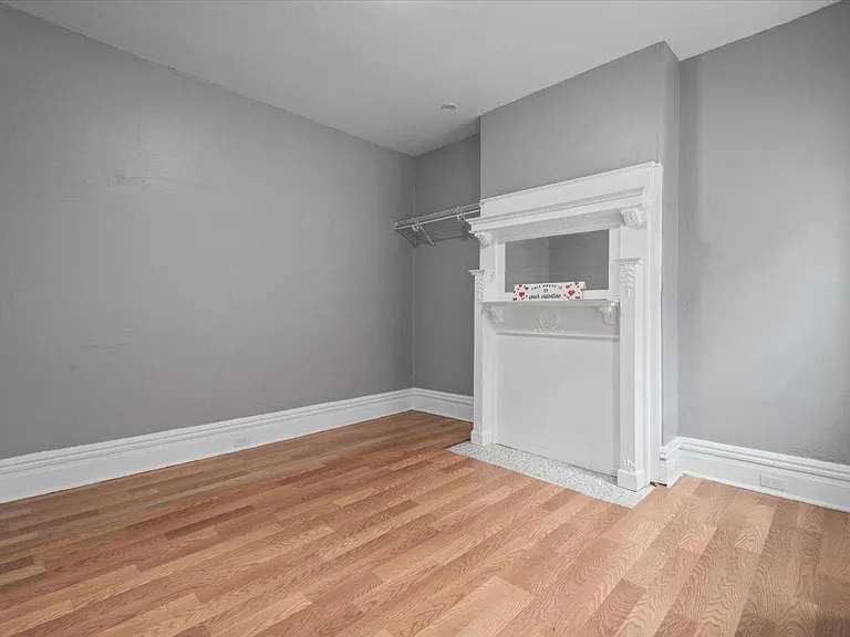 375-1 1/2 Main St — Photo 5