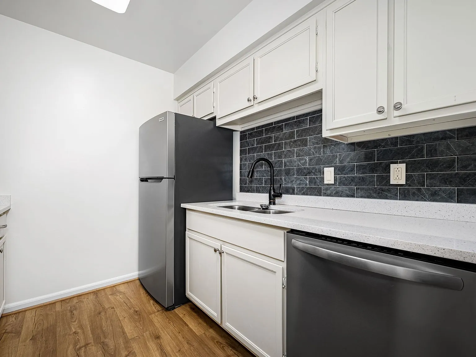 1 bed, 1.0 bath, 786 sqft, $1,650 — Photo 2