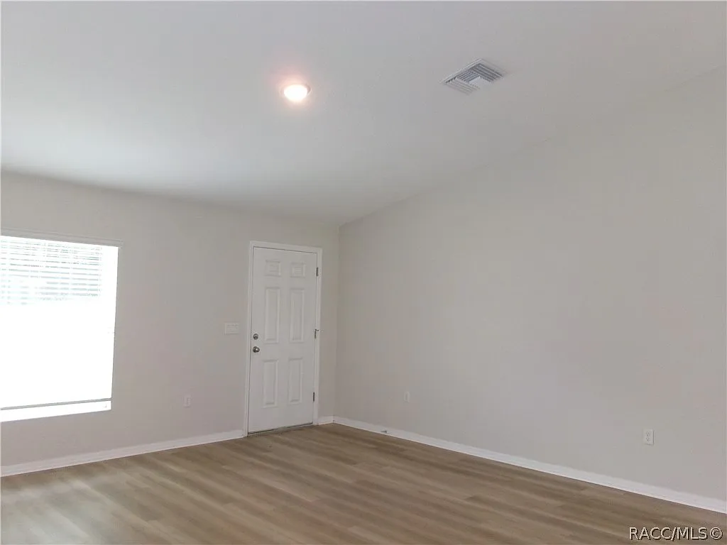 3 bed, 1232 sqft, $1,700 — Photo 2