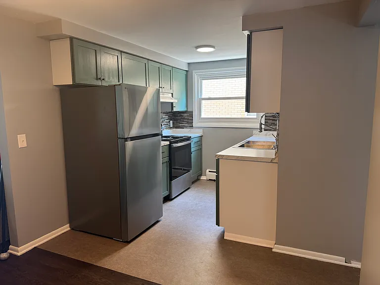 246 Montrose Ave #2 — Photo 9