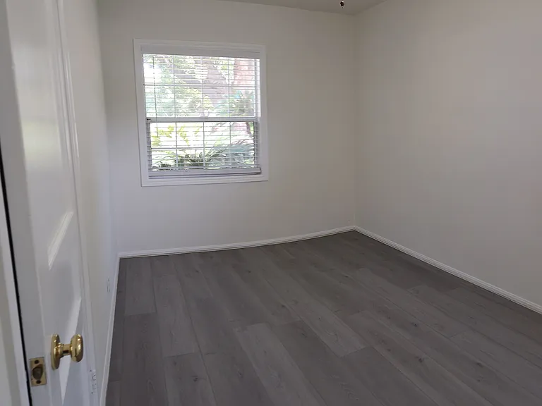 1310 Mayflower Ave — Photo 15