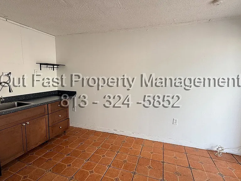 9718 N Nebraska Ave #3 — Photo 2