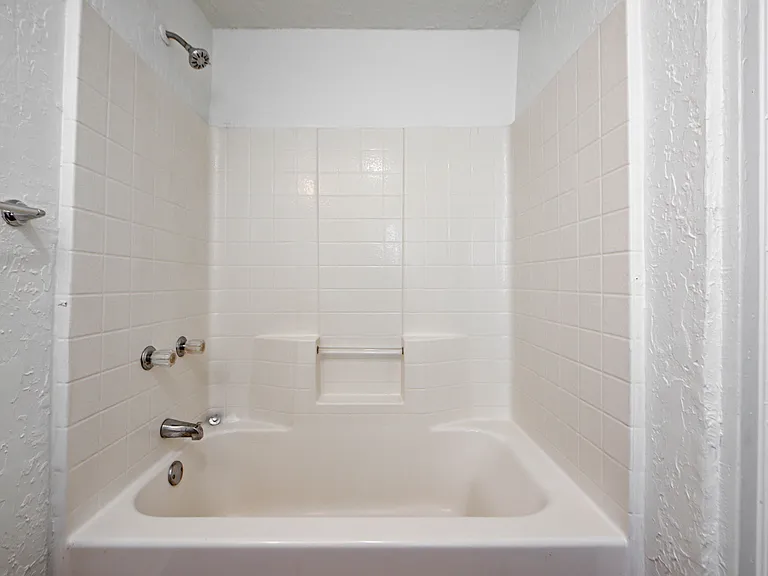 204 S Stewart Ave — Photo 23
