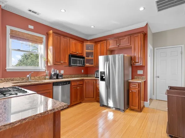 41 Standish St #3, Dorchester, MA 02124