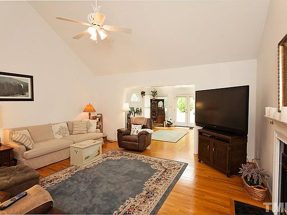 5th image of 2 Finchley Ct