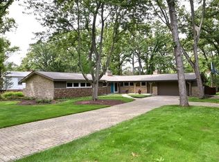 572 Forest Hill Rd, Lake Forest, IL 60045