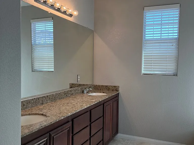 5981 Honeysuckle Ridge St — Photo 10