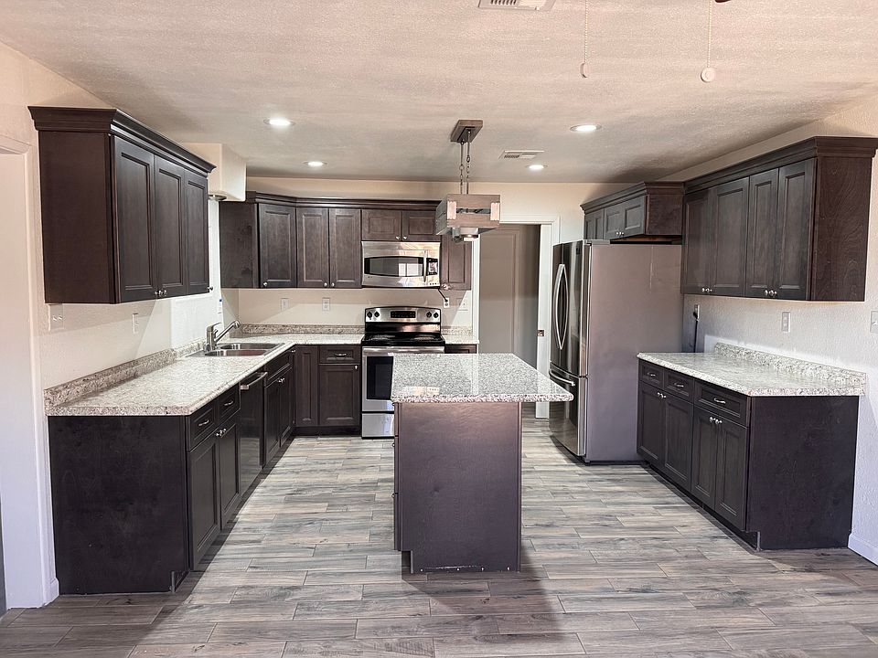 1st image of 290 E 26th Pl