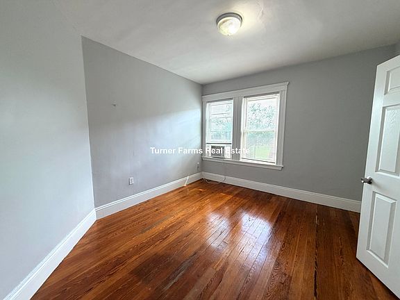 5th image of 18 Perry St