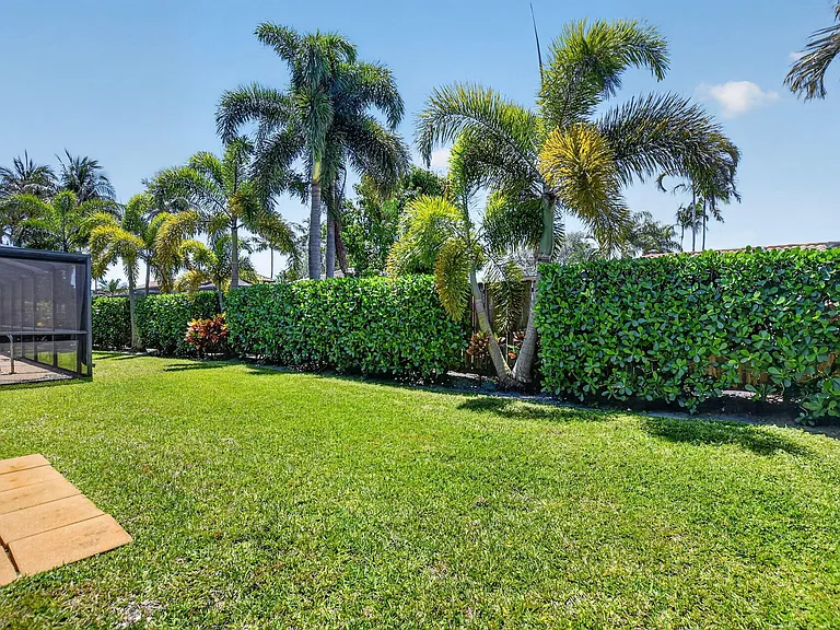 650 SW 16th St — Photo 29