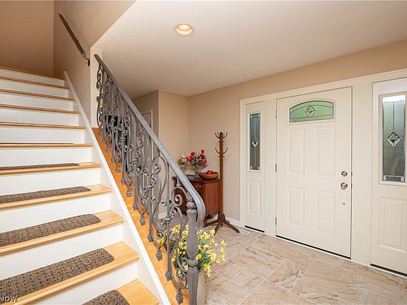 4th image of 560-24 Russet Woods Ln
