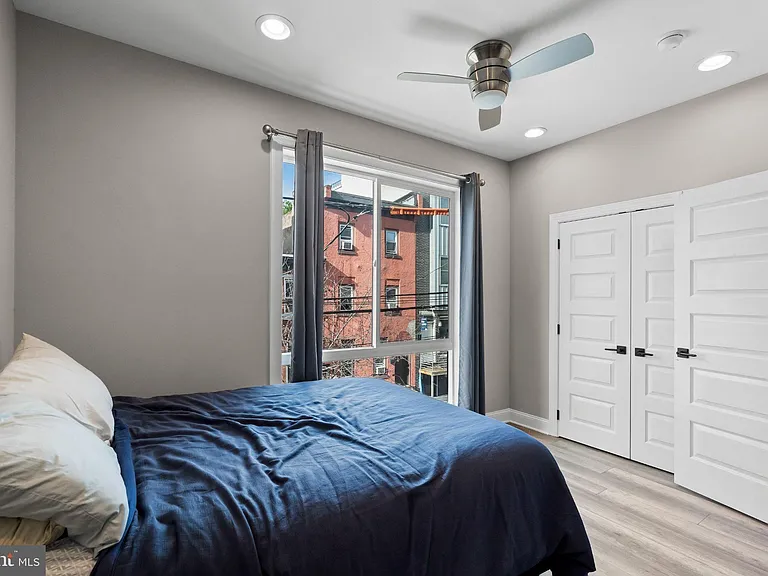 1528 W Seybert St — Photo 17