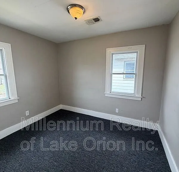 140 Summit St #2 — Photo 9