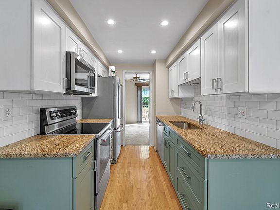 4th image of 1424 Oakbrook E