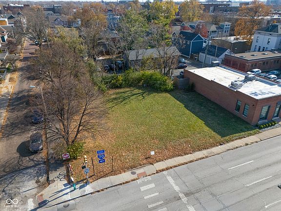 2nd image of 985 N Delaware St