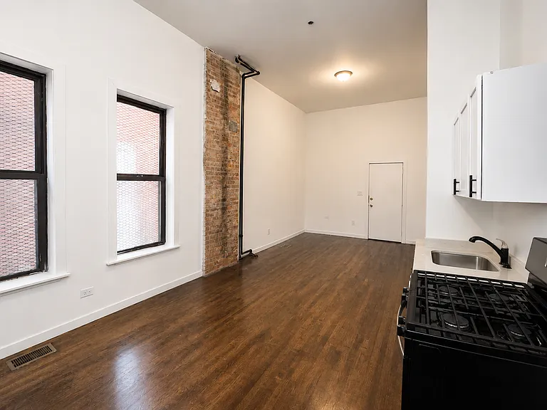 8714 S Commercial Ave #1R — Photo 3