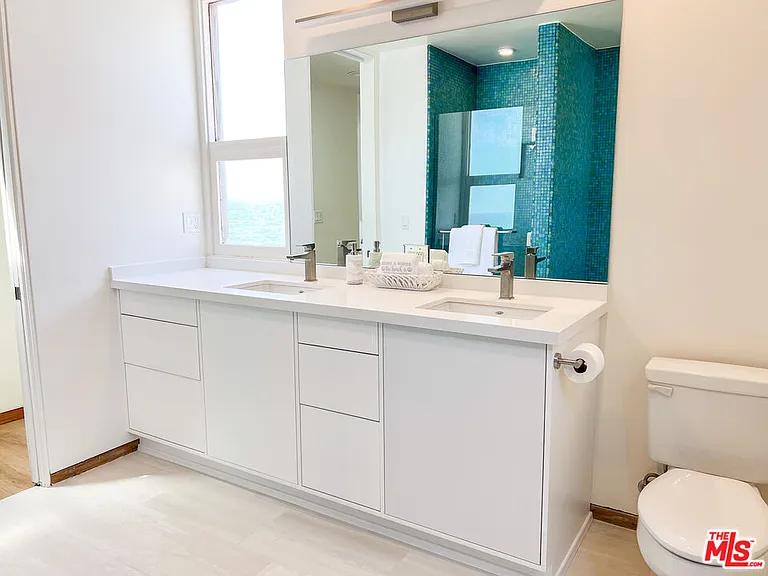 24150 Malibu Rd — Photo 27