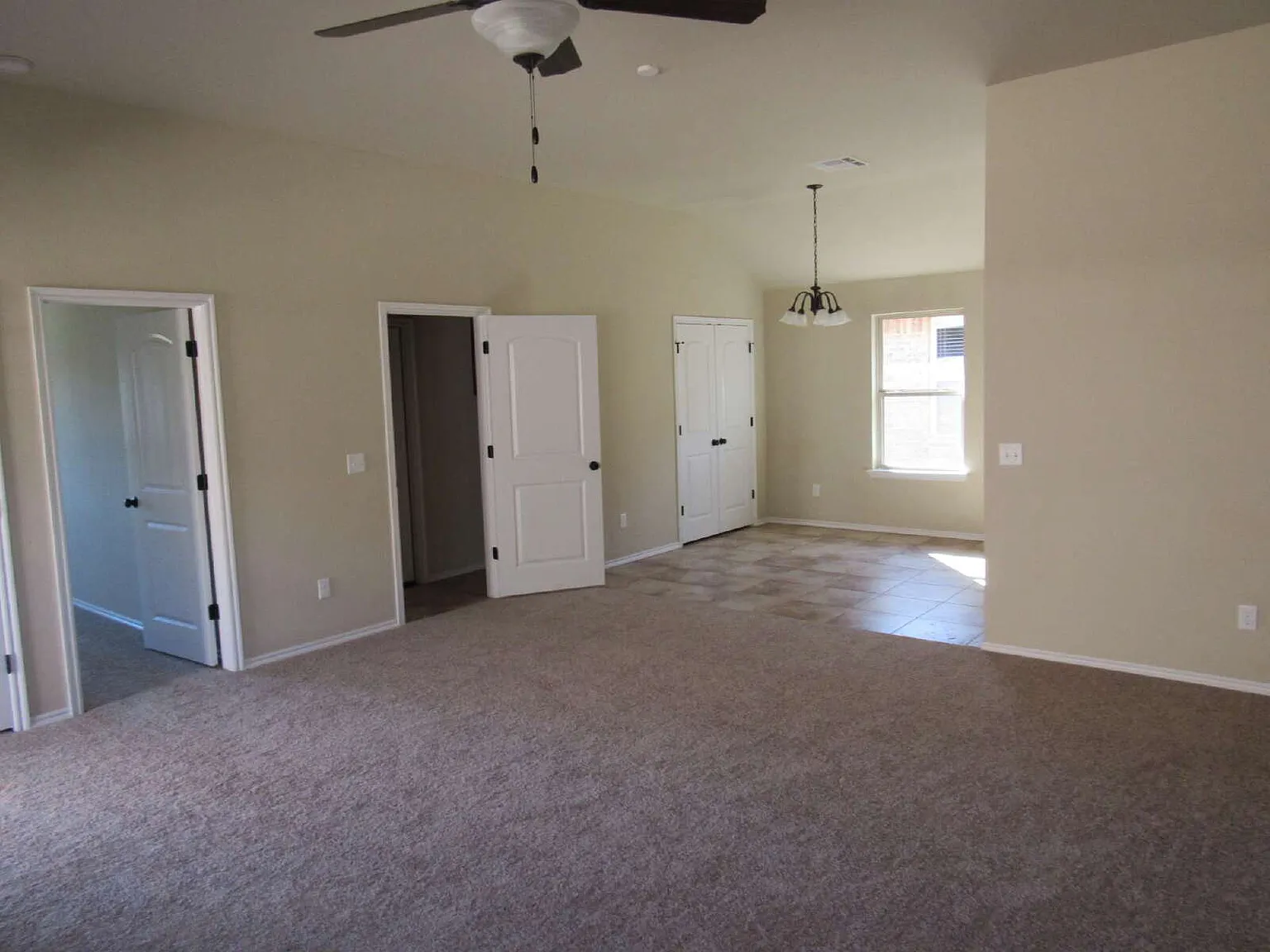 3 bed, 2.0 bath, 1319 sqft, $1,545 — Photo 3