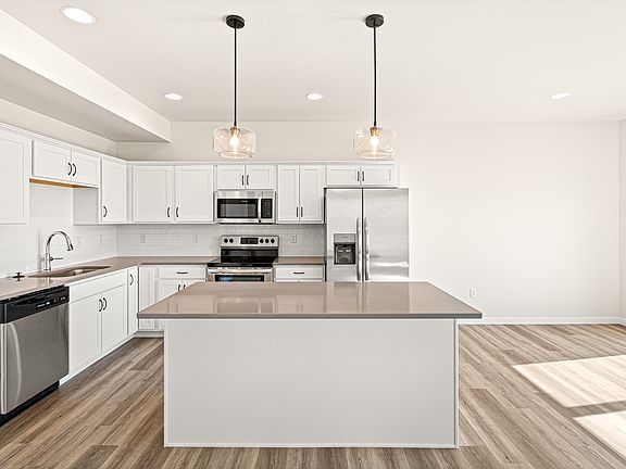3rd image of 1606 Aspen Ct #1606