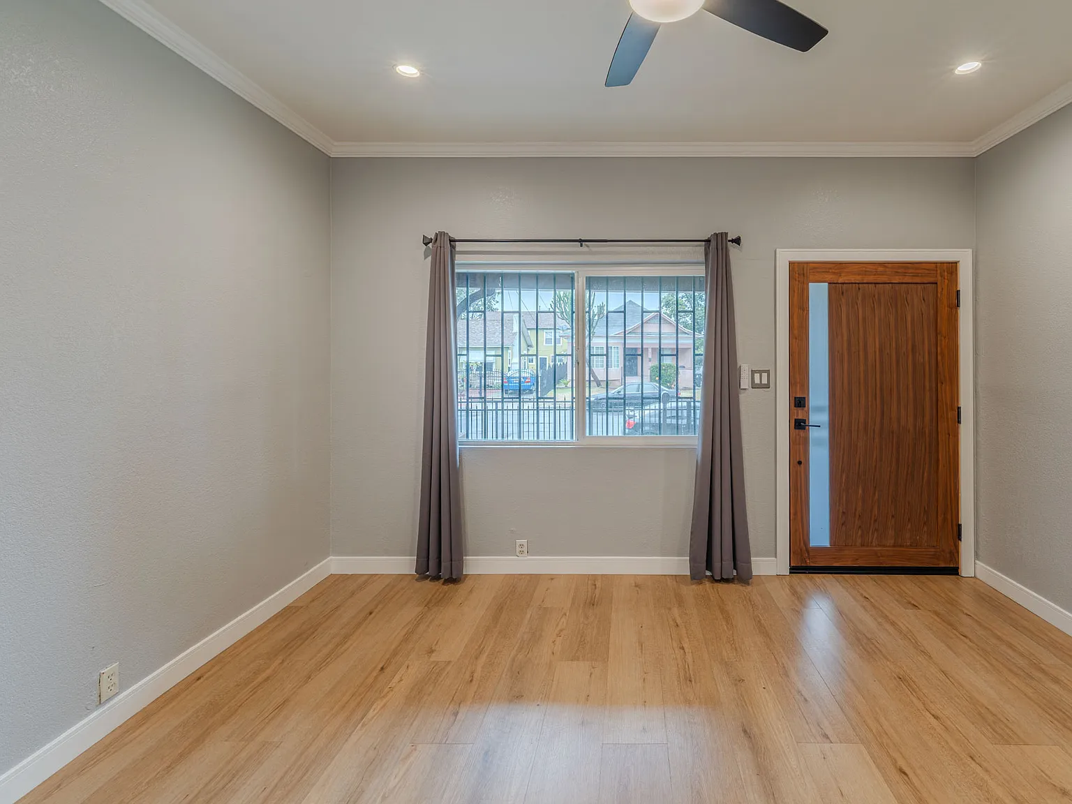 3 bed, 1200 sqft, $3,700 — Photo 4