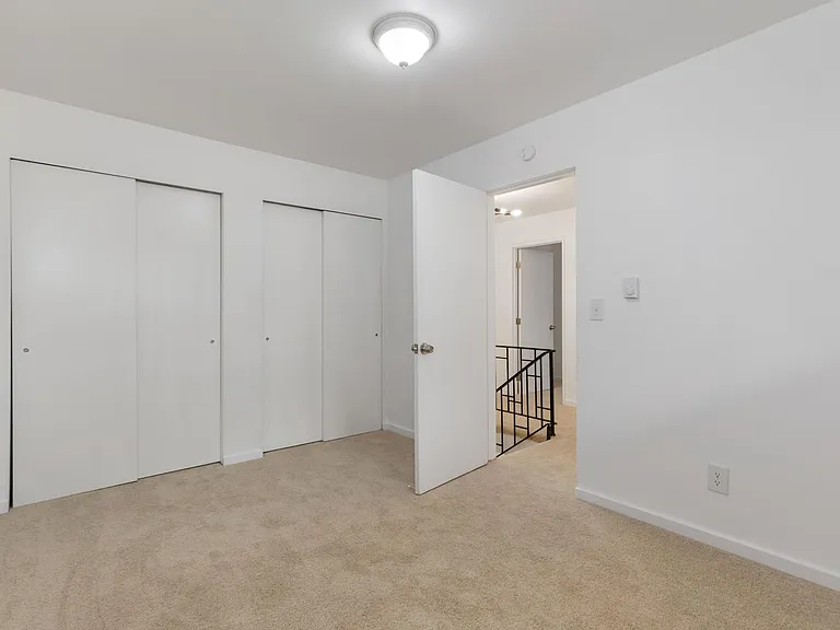 Marlowe Apartments — Photo 23