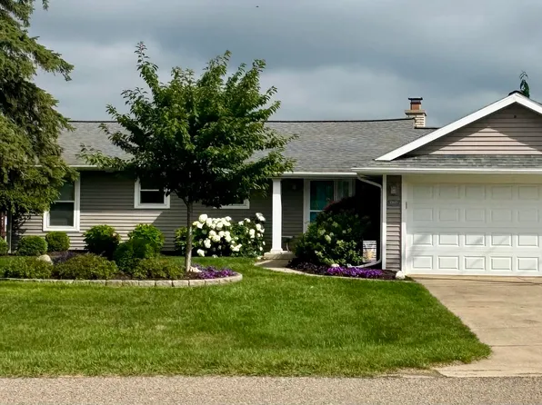 10660 Glendalough Ln, Cement City, MI 49233